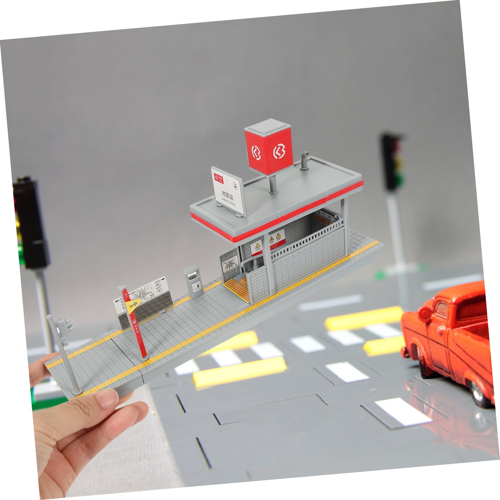UPKOCH Modelo Plataforma Estación Metro DIY para Niños, Plástico Duradero, Tamaño Compacto, Juguete Educativo, Escenario de Simulación Ferroviaria, Manualidades y Hobby, Uso Familiar,