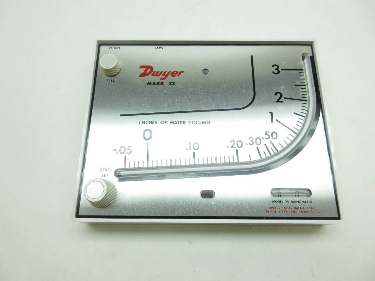 DWYER Model 25 Mark II Manometer -0.05-0-3IN-H2O D599980