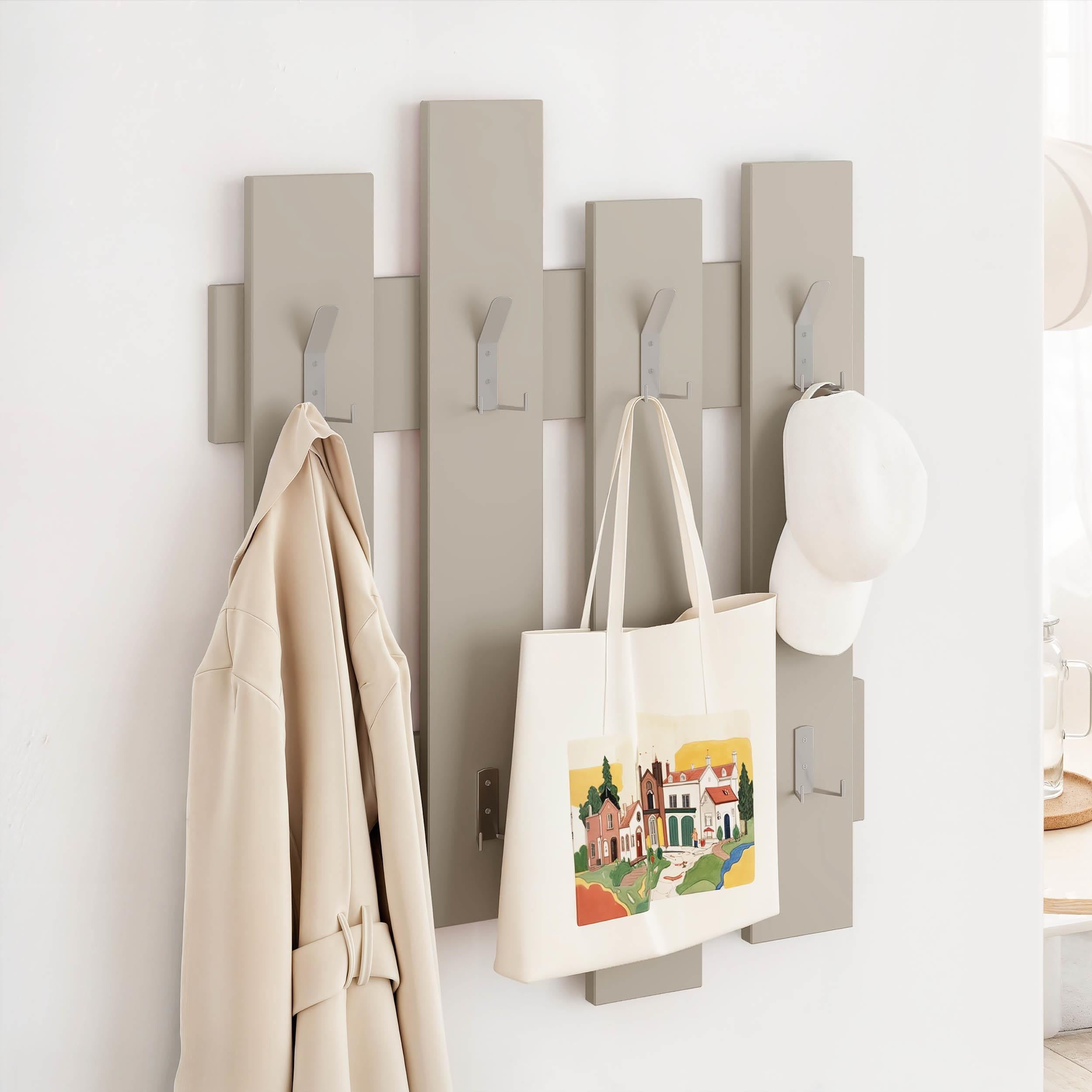 Wandgarderobe mit 8 stabilen Haken| platzsparender Flur Organizer für Mäntel| Taschen und Hüte| modernes Design zur Wandmontage| hohe Belastbarkeit| mehrere Farboptionen| 81 x 64 cm (Sandstein)