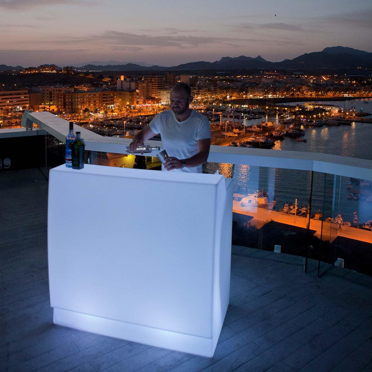newgarden Barra De Bar Exterior Sicilia 120 Mostrador De Jardín Blanco Opaco, Resistente para Terraza, Eventos Y Hostelería (Cable (Luz Blanca Fría 6000K))