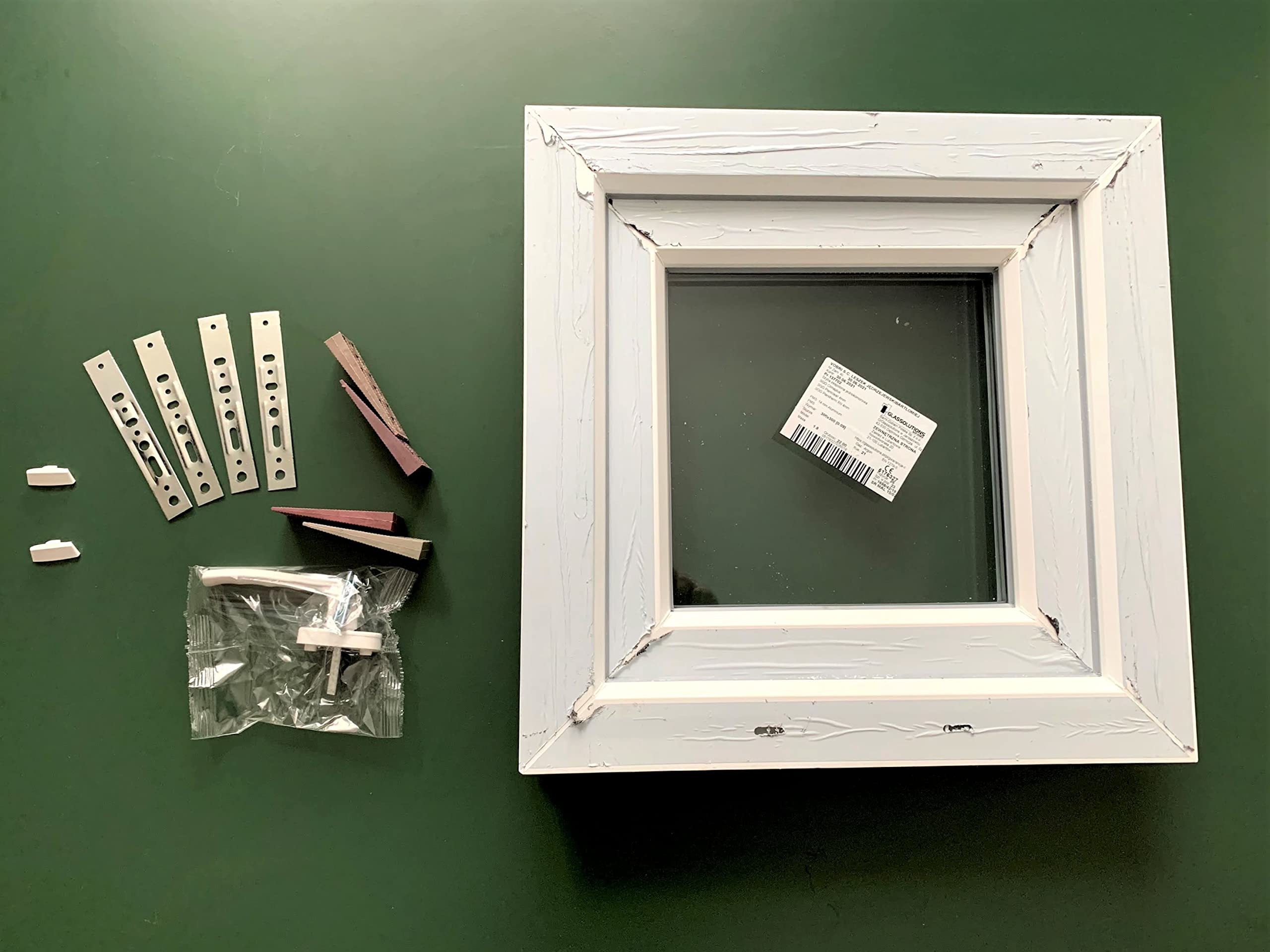 LORAC Finestra Inclinabile In PVC Doppio Vetro, 600x500mm, Telaio 6 Camere 75mm, Alto Isolamento Termico E Acustico, Rinforzata Con Anima In Acciaio 1,5mm, Durevole, Stabile