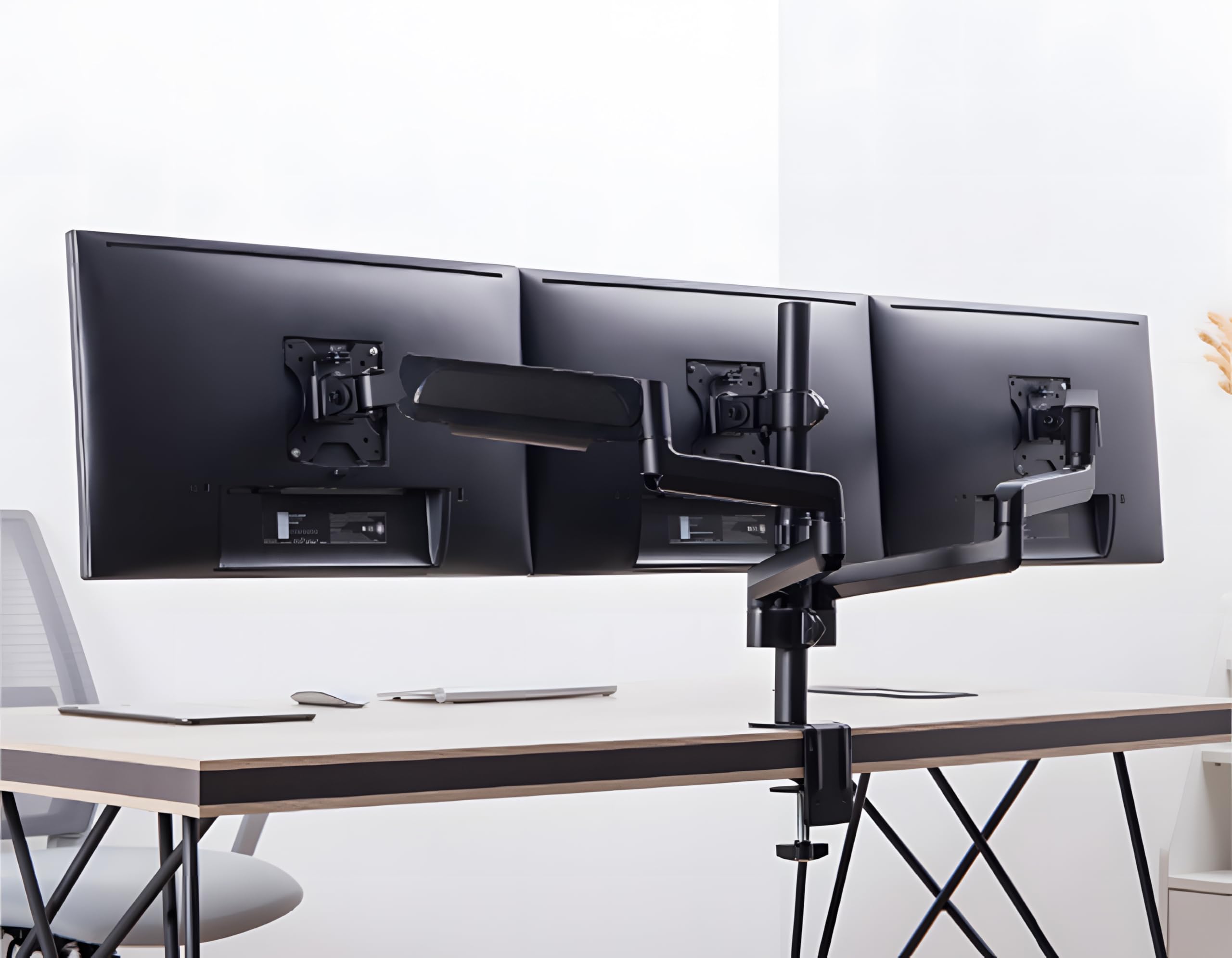 HDWR SolidHand-AS03 Soporte 3 monitores 17-32 pulgadas, VESA
