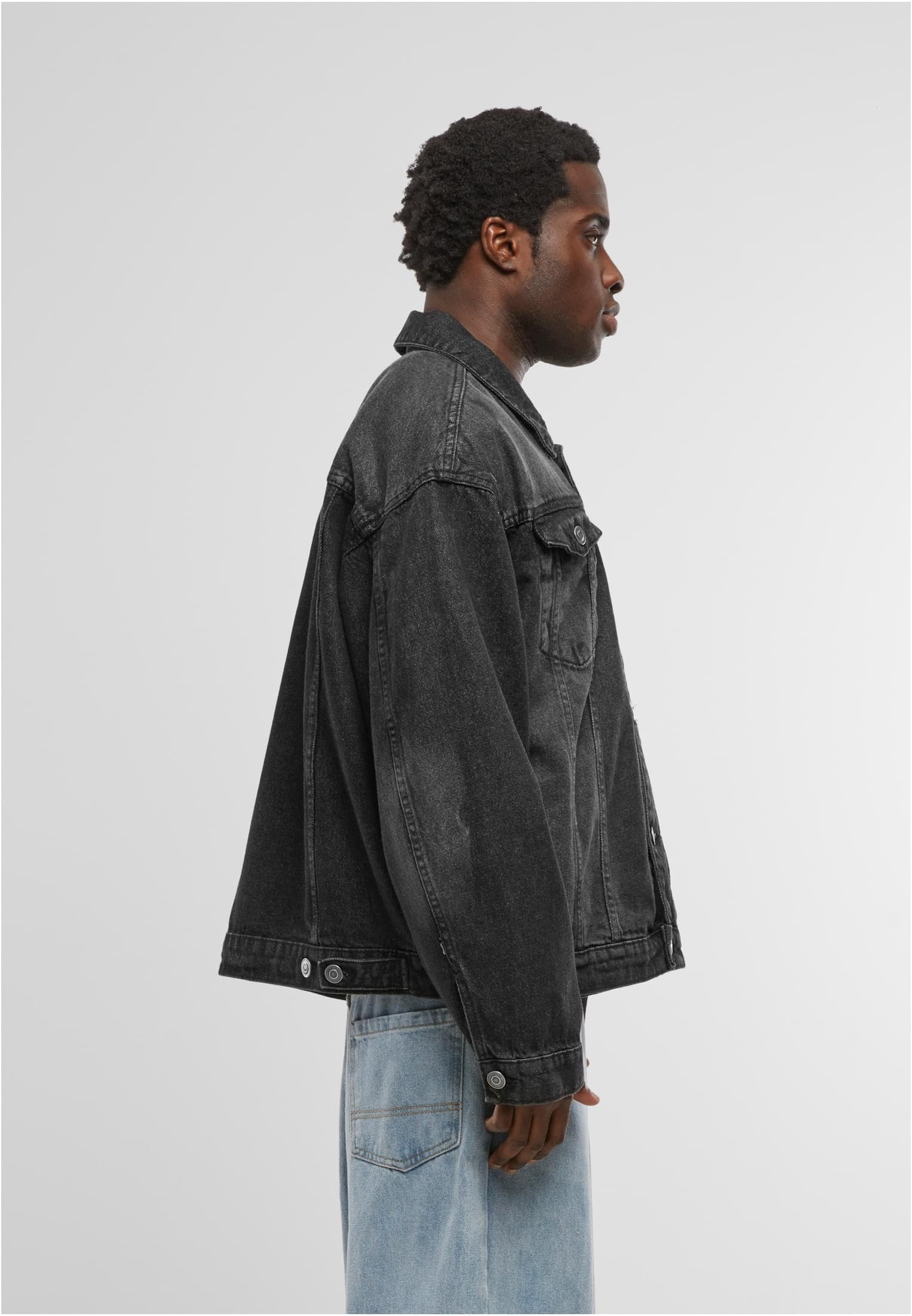 Build Your Brand Męska kurtka dżinsowa Heavy Ounce Boxy Denim Jacket, męska kurtka dżinsowa o kroju bokserskim, rozmiary S - 5XL, Black washed, 4XL