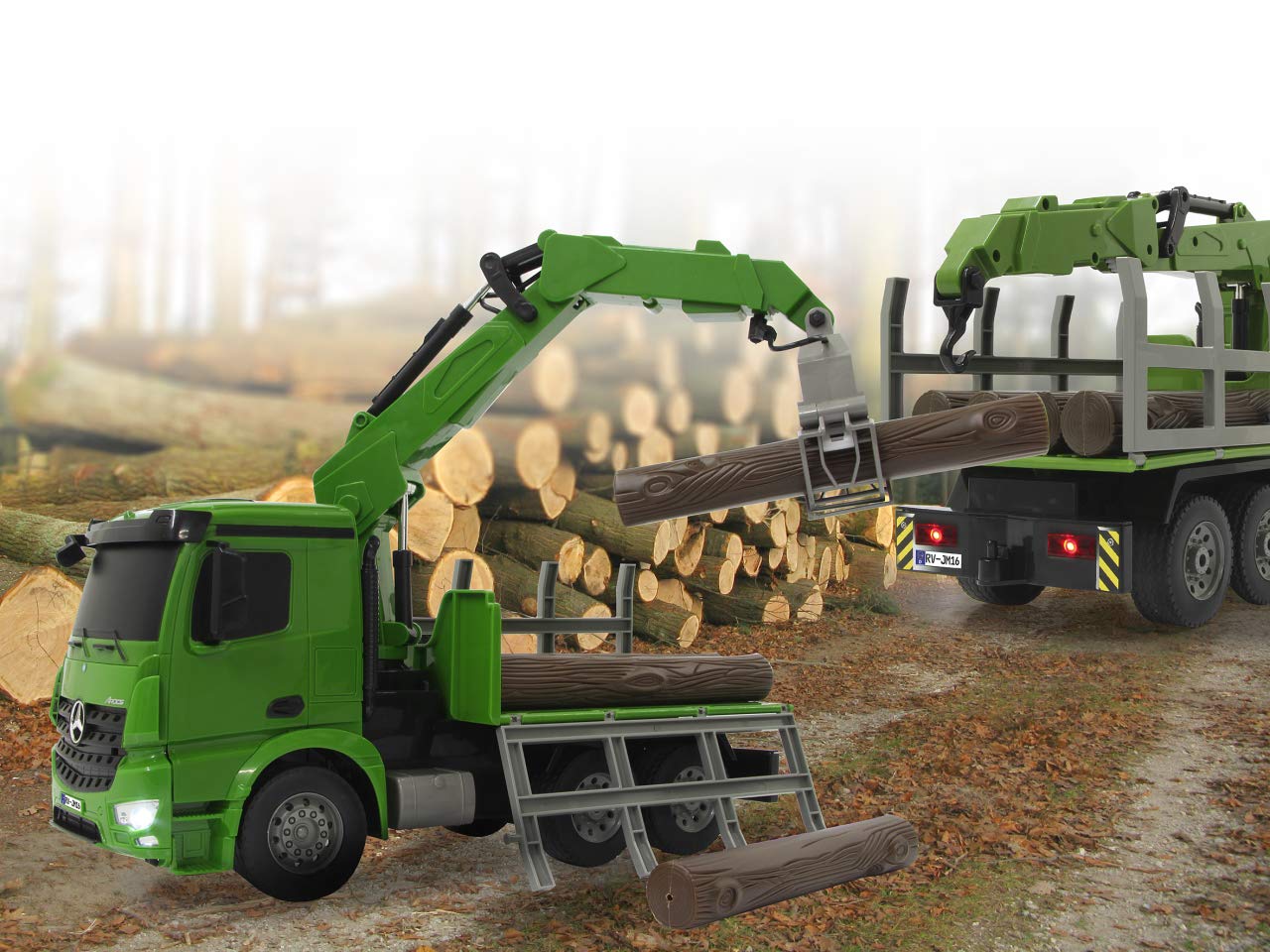 JAMARA 404935 - Camion Trasporto Tronchi di Legno Mercedes-Benz Arocs 1:20 2,4GHz - Multigiocatore, Tronchi Inclusi, Luci, Suoni, Gru e morsa telecomandate