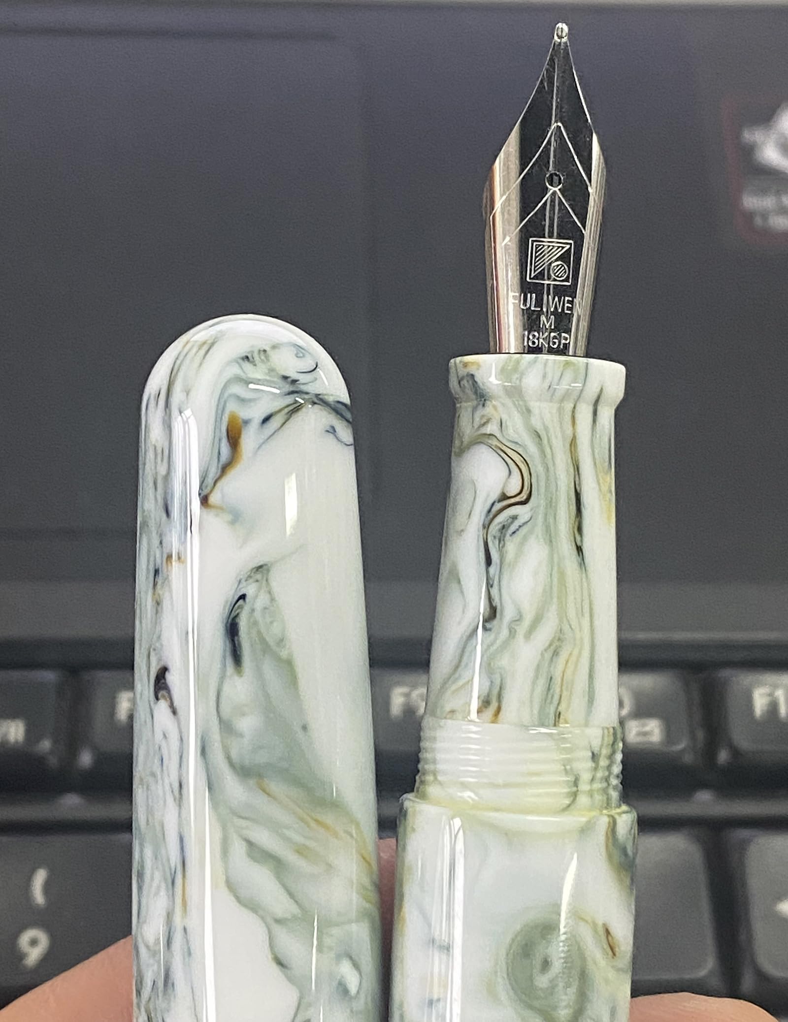 Amazon | Asvine Fuliwen 017 万年筆 グリーンマーブル 樹脂ペン 中字