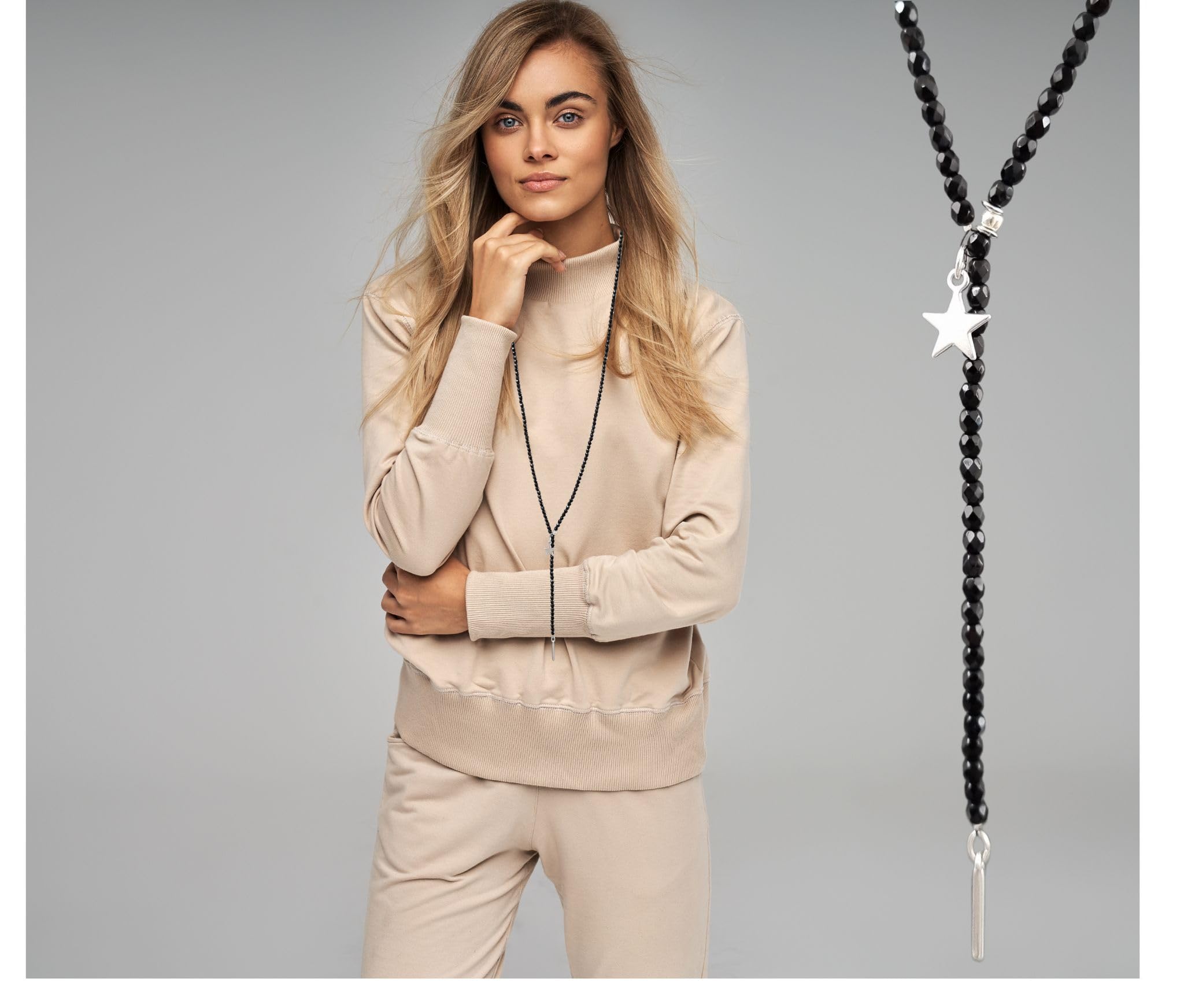 Y-Kette Halskette Damen Ypsilonkette lang schwarz glänzend Glasperlen Kette handgefertigt mit Anhänger Stern silber, minimalistischer Modeschmuck, Geschenkidee für Frauen