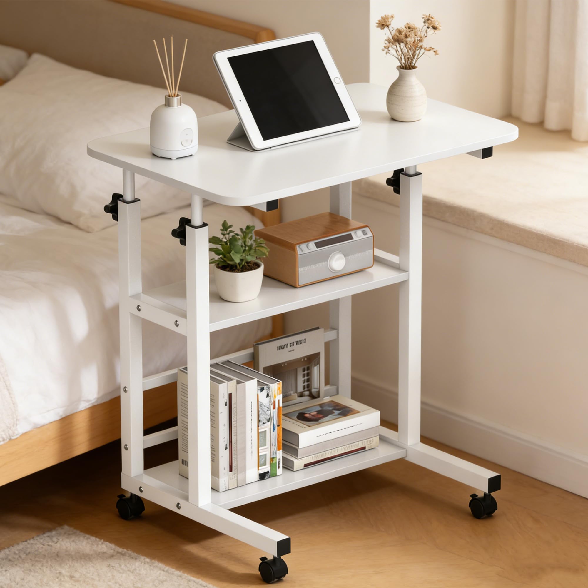 Verdego Escritorio de altura ajustable, mesa auxiliar con ruedas, 2 estantes, mesa de PC 40 x 60 x 56 – 82 cm, ahorra espacio, pequeña mesa portátil para ordenador para oficina en casa, sofá, cama