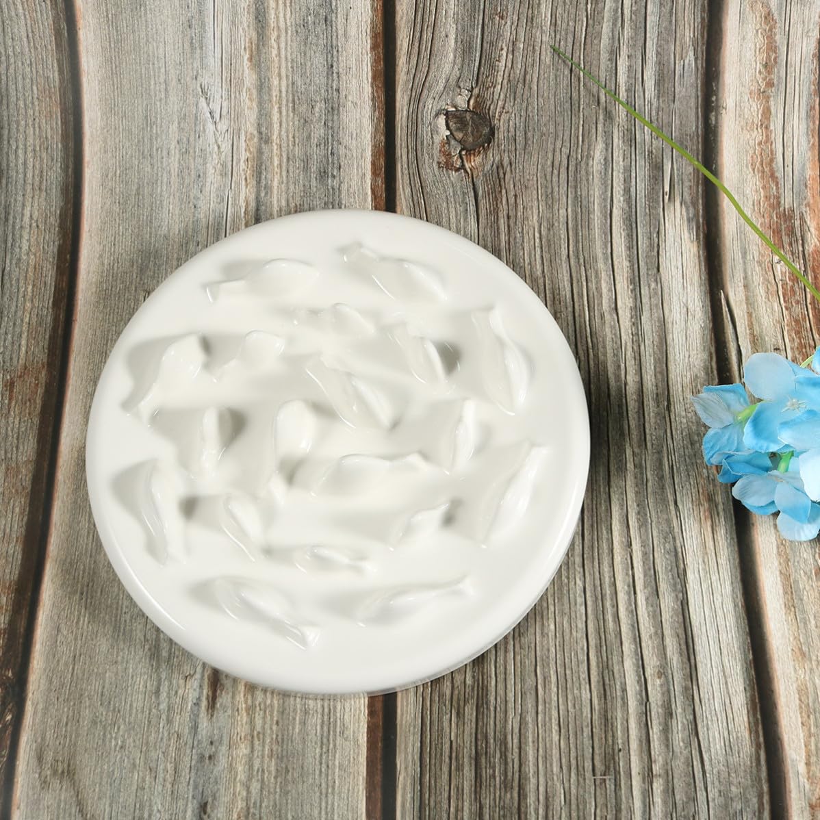 TOPBATHY Gamelle en Céramique Blanche pour Chat et Chien, Bol Anti-éclaboussures à Forme Labyrinthe pour Alimentation Lente et Saine en Intérieur