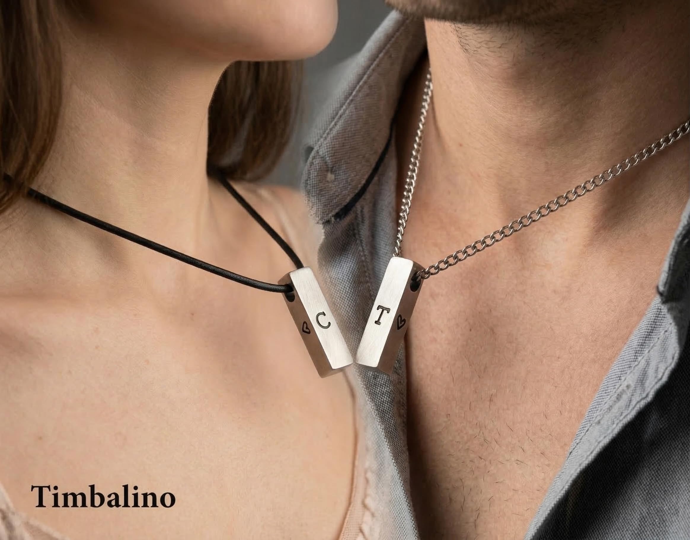 Partnerketten Edelstahl personalisiert – 2er Set Pärchen Kette mit Gravur-Barren & Karabinerverschluss – Individuelle Geschenksidee für Freund Freundin Jahrestag
