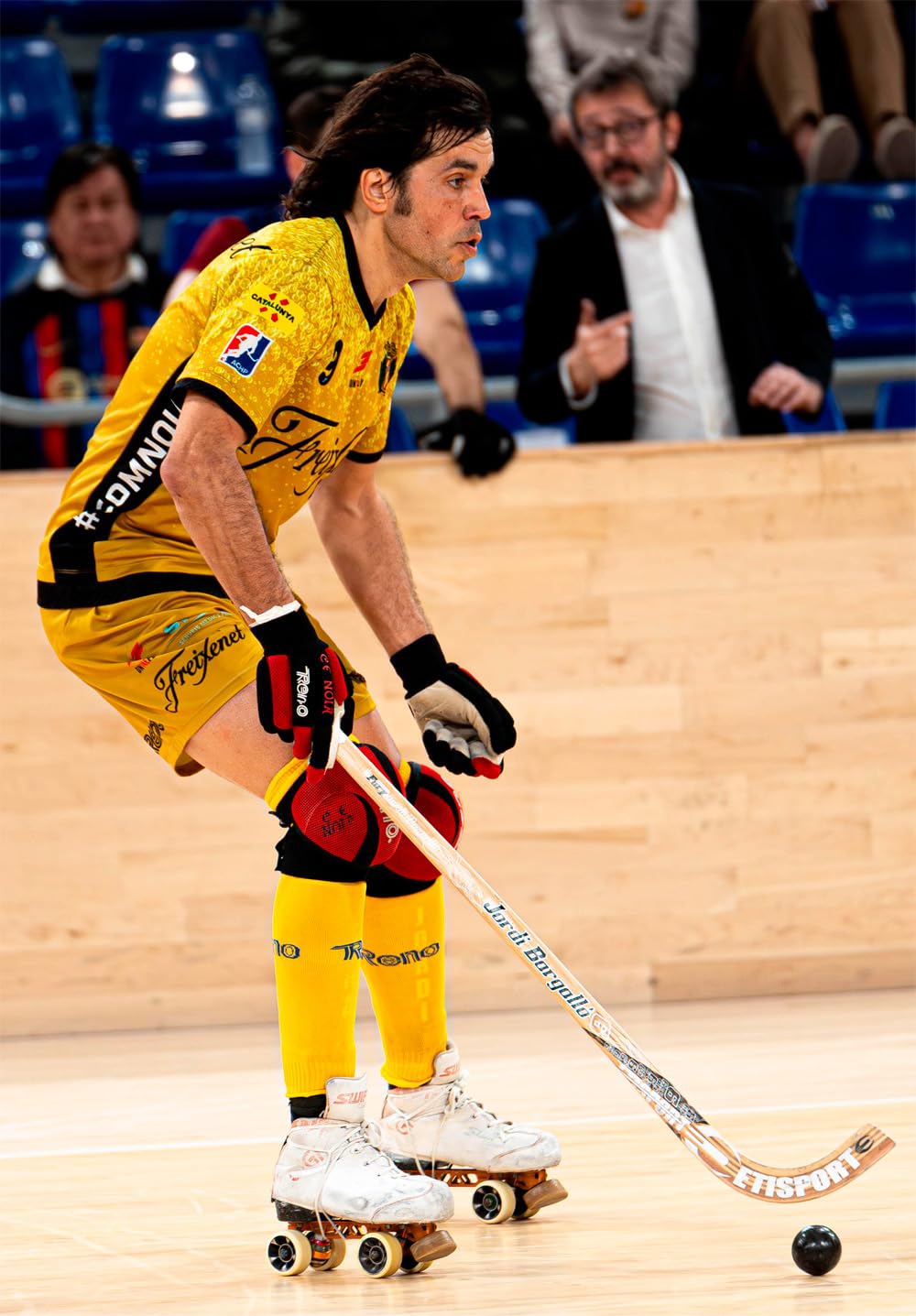 Bastone da Hockey Pista Professionale Jordi BARGALLÓ. Rigido, di Peso Medio e Impugnatura Sottile in Legno di Hickory. Lama Laminata con Fibra Esterna.