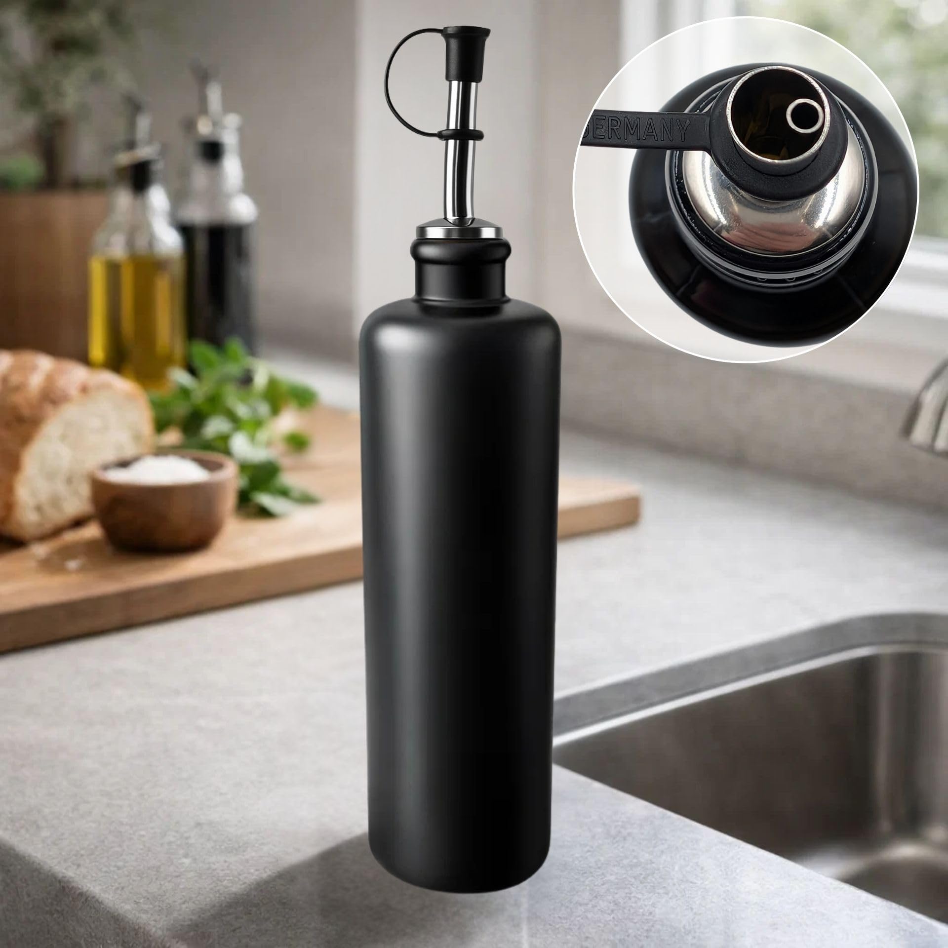 mikken Ölflasche 500 ml Keramik schwarz mit Ausgießer und Etikett Made in Germany