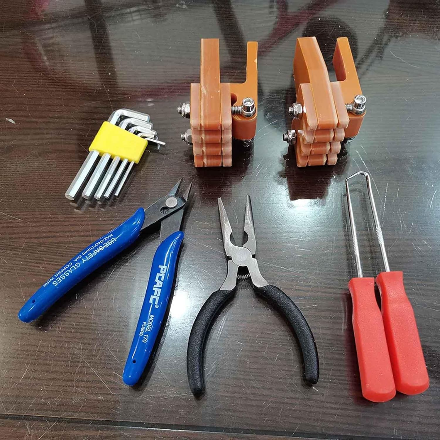 iDili Gravitational Type Tennis Racket Stringing Machine Wire Stretcher Racket Frame Threading Machine 40-70LB Constant Pull Force