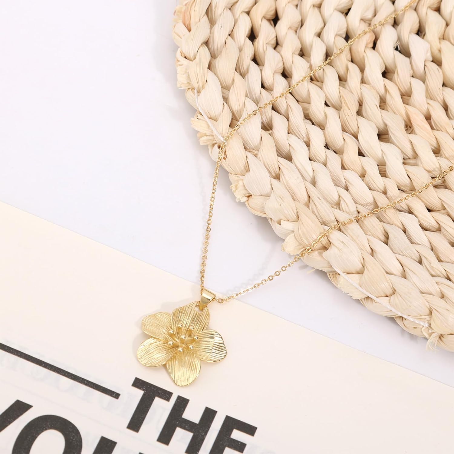 Chunky Gold Flower Pendant Necklace for Women, Vintage Floral Short Pendant Dainty Flower Choker Chain Blossom Exaggerated Statement Necklaces for Wedding Prom Party Fashionable Jewelry Gift - Image 4
