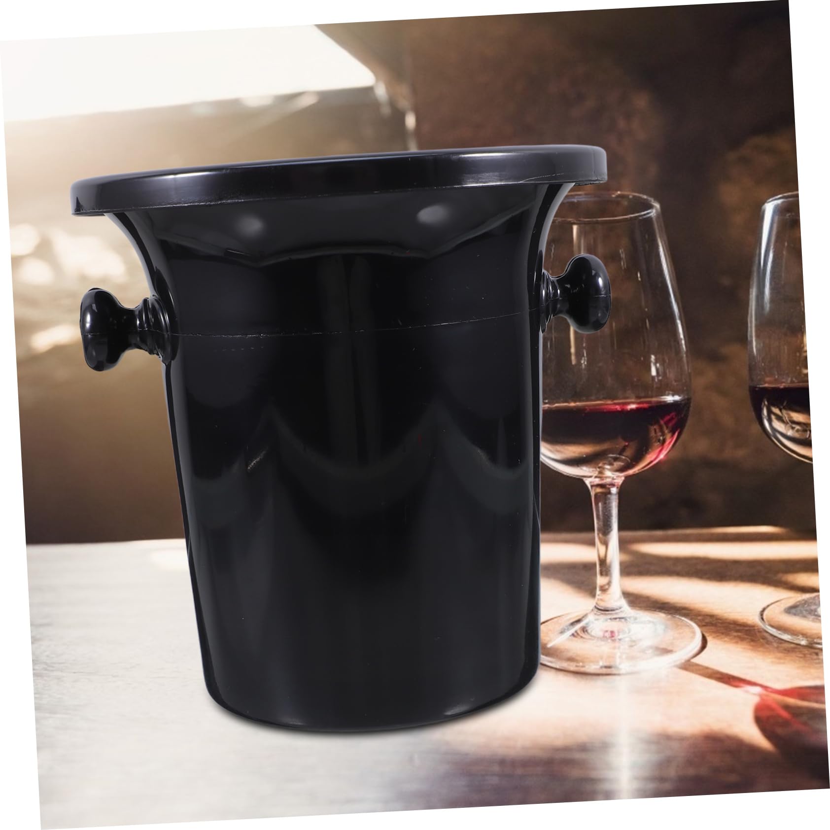 Escupidera de Plástico Negra para Cata de Vinos Dos Orejas, Diseño Redondo Occidental, Cubitera Exposiciones y Tiendas Especializadas