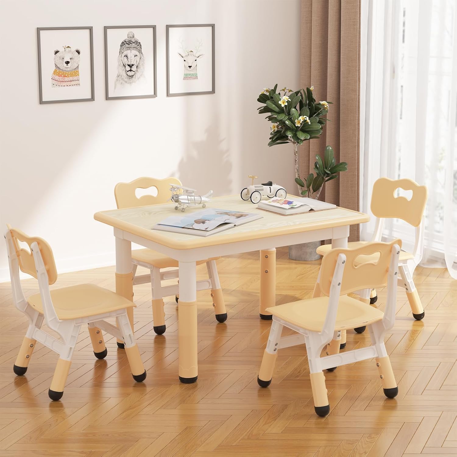 Table Enfant avec 4 Chaises, Ensembles de Table et Chaise Enfant pour Maternelle Creche,Réglables en Hauteur,avec Plateau Graffité et Coussin Anti-dérapant—Couleur Bois