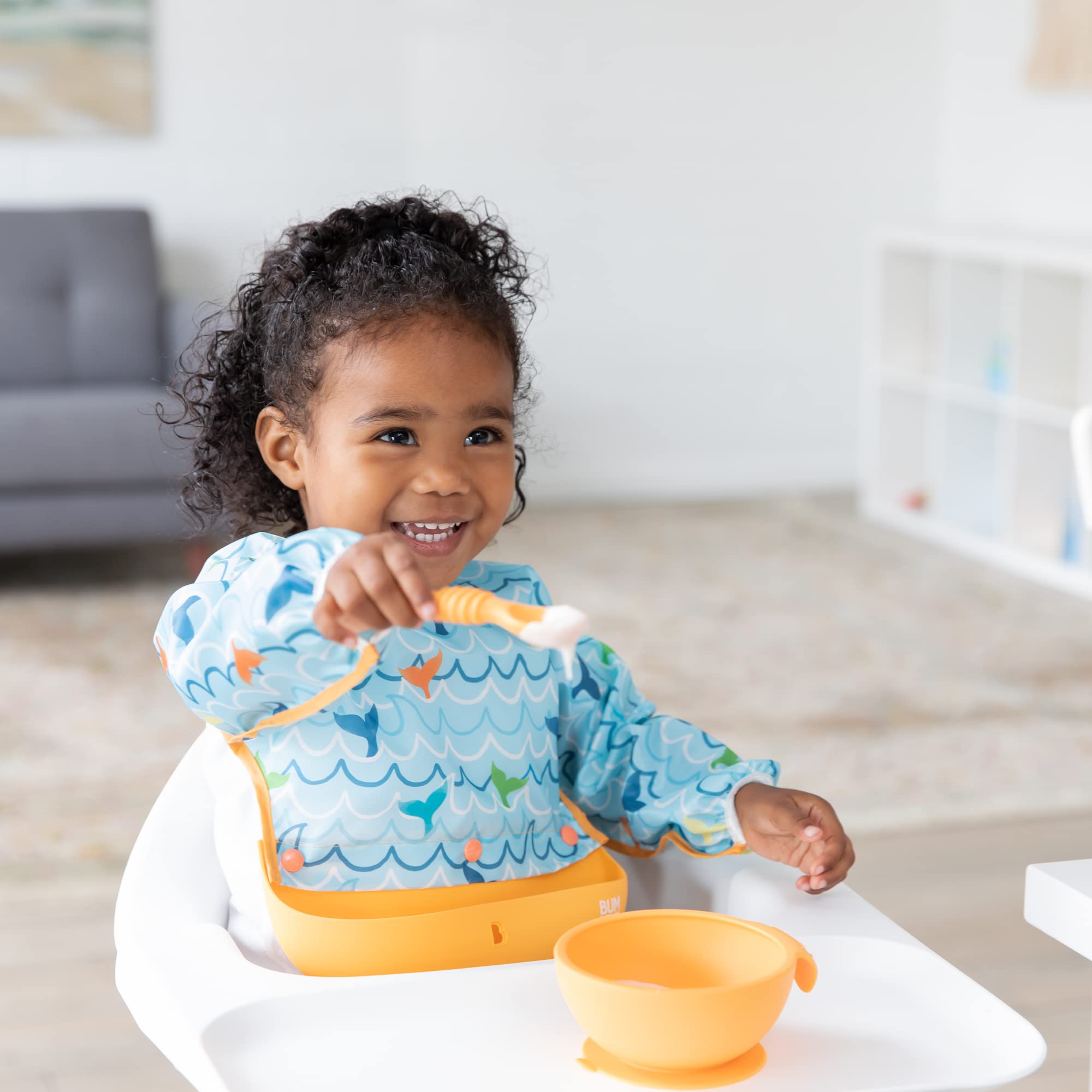 Bumkins Bavaglino in silicone per bambine e bambini, 6-24 mesi, indispensabile per mangiare, nutrire, tessuto combinato, bavaglini e maniche lunghe con custodia