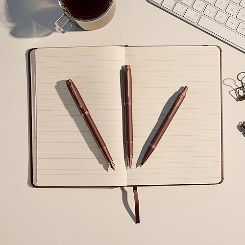 Miniatura 5 de PARKER IM - Bolígrafo de punta redonda monocromática, acabado burdeos y recortes, punta fina, tinta negra, caja de regalo