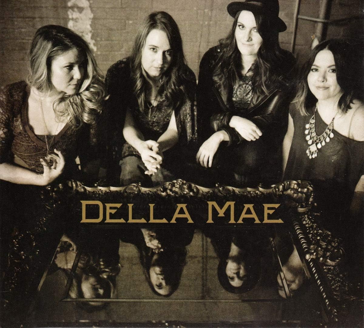 Della Mae