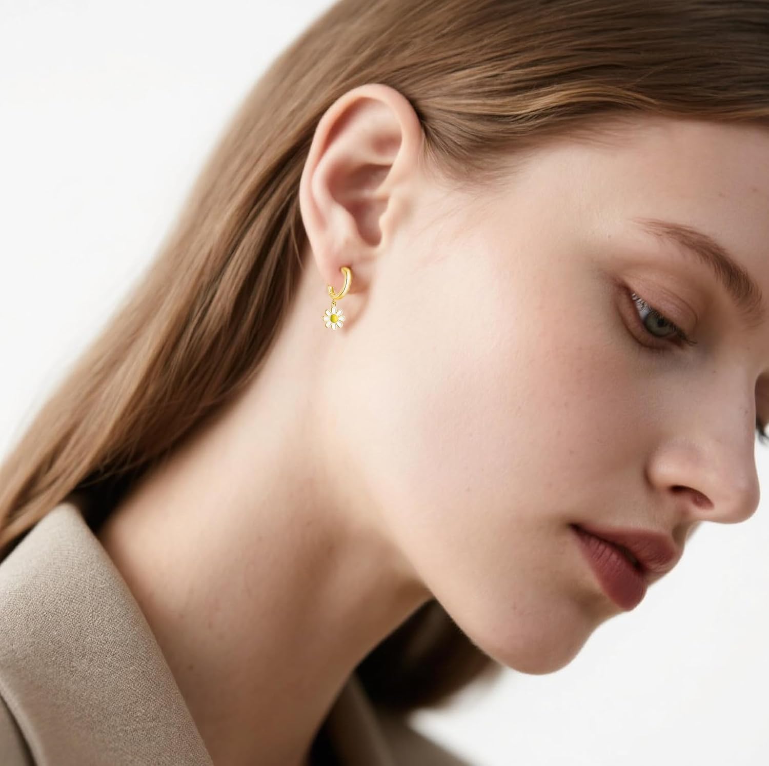 SLUYNZ 925 Sterling Silver Daisy Flower Hoop Earrings for Women Teen Girls Small Daisy Huggie Earrings Drop