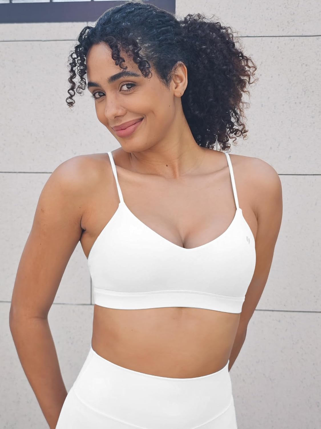 YEOREO Yaciny Y Back Sports Bras for Women Workout Strappy Bra V Neck Padded Spaghetti Straps Gym Yoga Tops