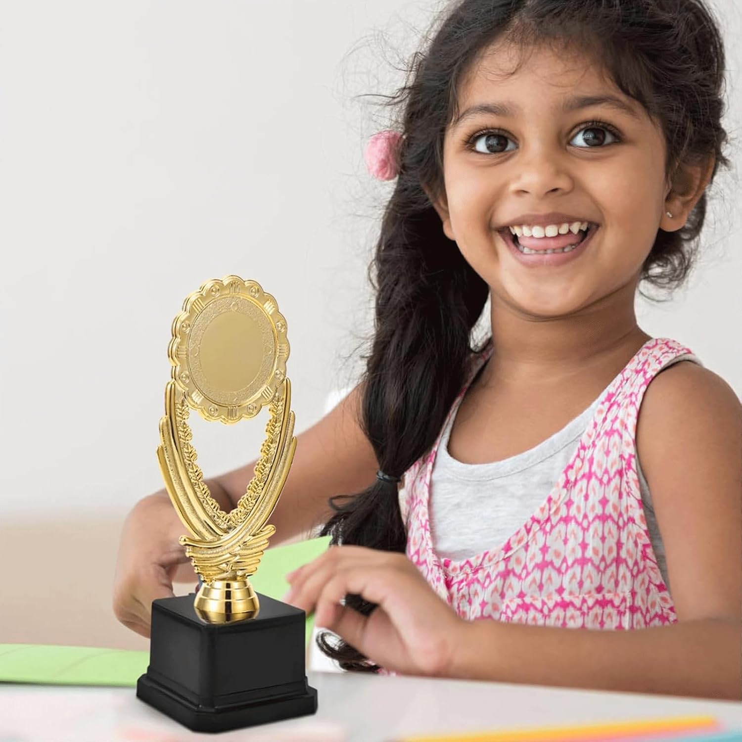 絶妙な名誉トロフィー、プラスチック勝者トロフィー装飾、ゴールデントロフィー勝者賞トロフィーチャンピオンシップトロフィーコンペティショ