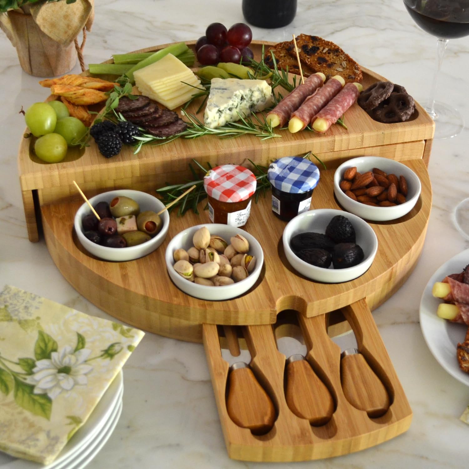 Ensemble de planches à fromage rondes en bambou avec couteaux à fromage et 4 bols en céramique, plateau de service rotatif de 32,5 cm, planche de service durable pour charcuterie, plateau à fromage