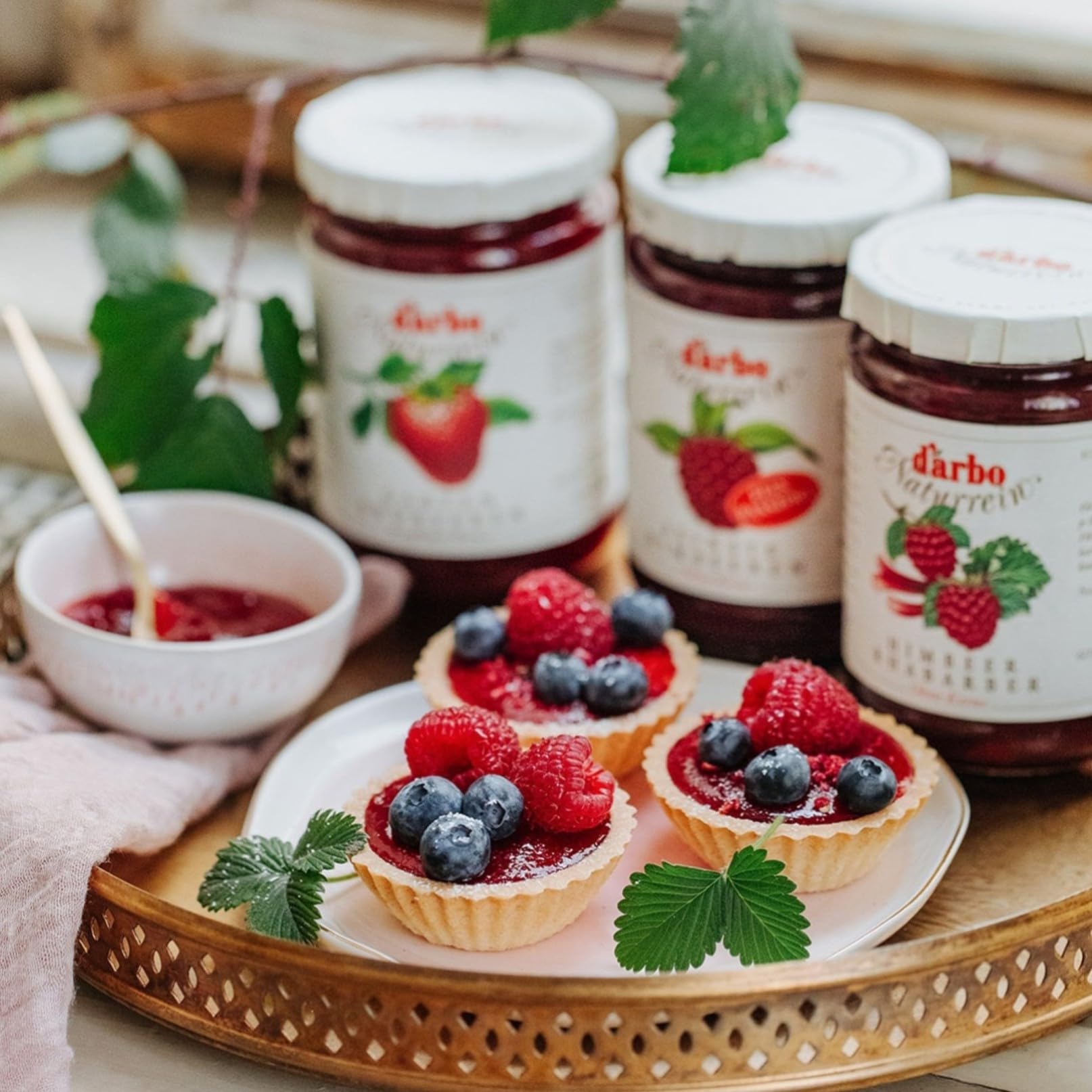 Darbo, Confetture Extra di Fragole, Marmellata con Frutta di Alta Qualità, Ideale per la Colazione, Senza Conservanti e Senza Glutine, Formato Convenienza, Confezione da 6 Vasetti da 450 g