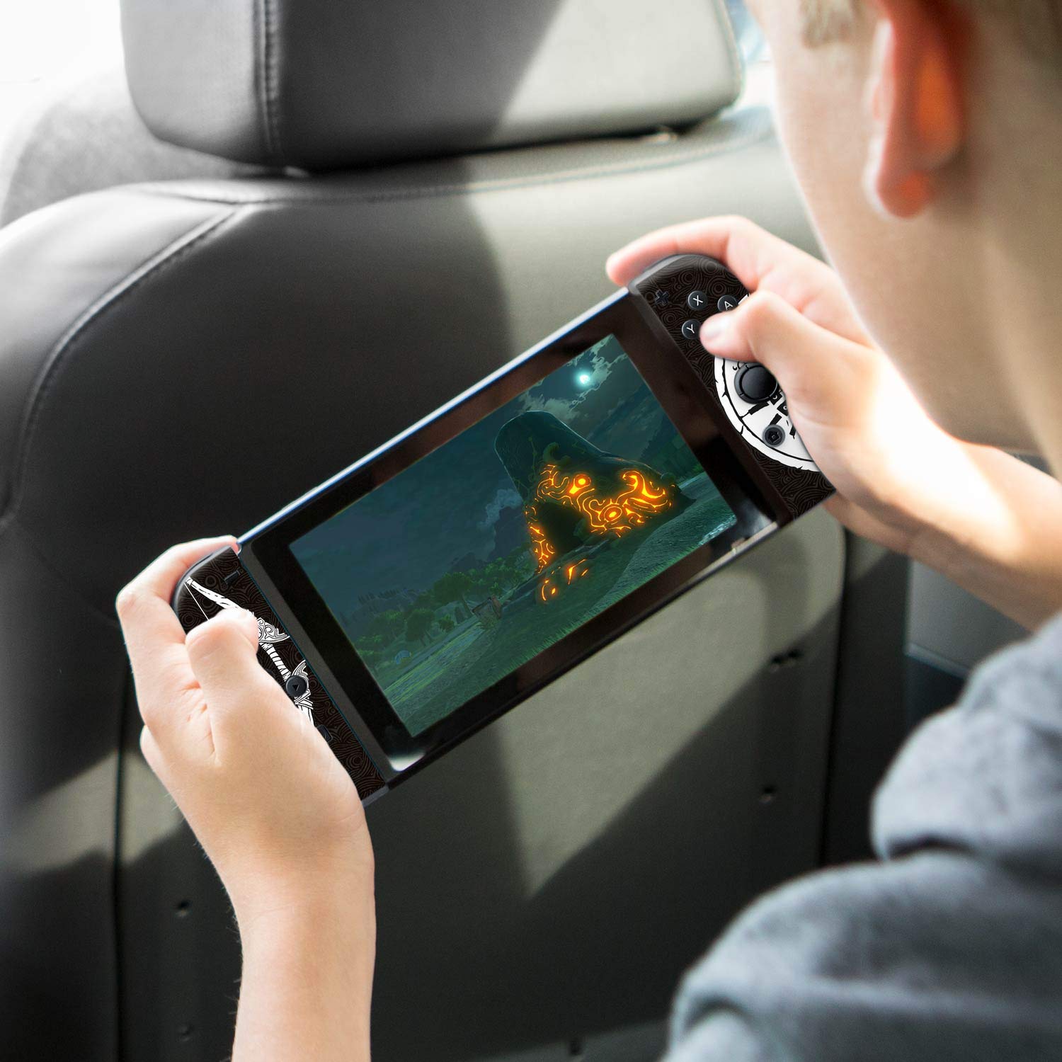 Controller Gear Officially Licensed Nintendo Switch Skin & Screen Protector Set - The Legend of Zelda: Breath of The Wild - "Link Half Tone" - Nintendo Switch : Video Games