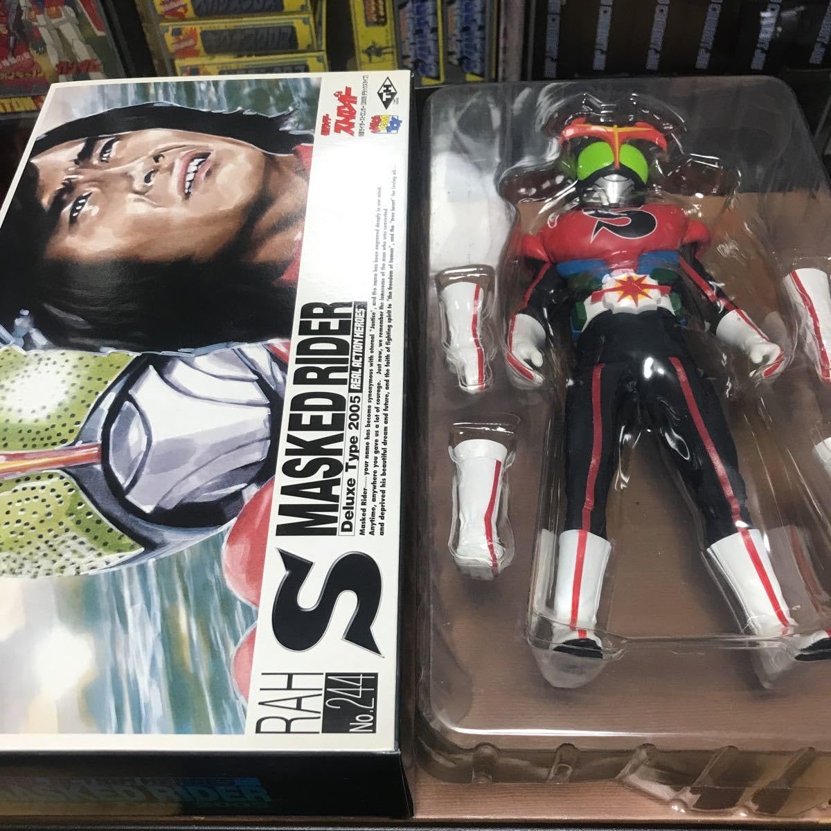 仮面ライダー ストロンガー2005デラックスタイプNo.244 未使用品 メディコム・トイ RAH No.244 1/6 仮面ライダーストロンガー