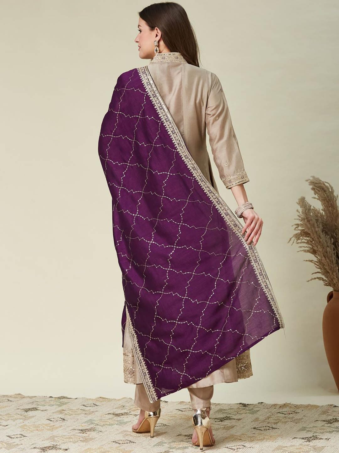 Damen Kurta mit Hose und Dupatta bestickt Ethno Wear Indian Salwar Kameez Anzug