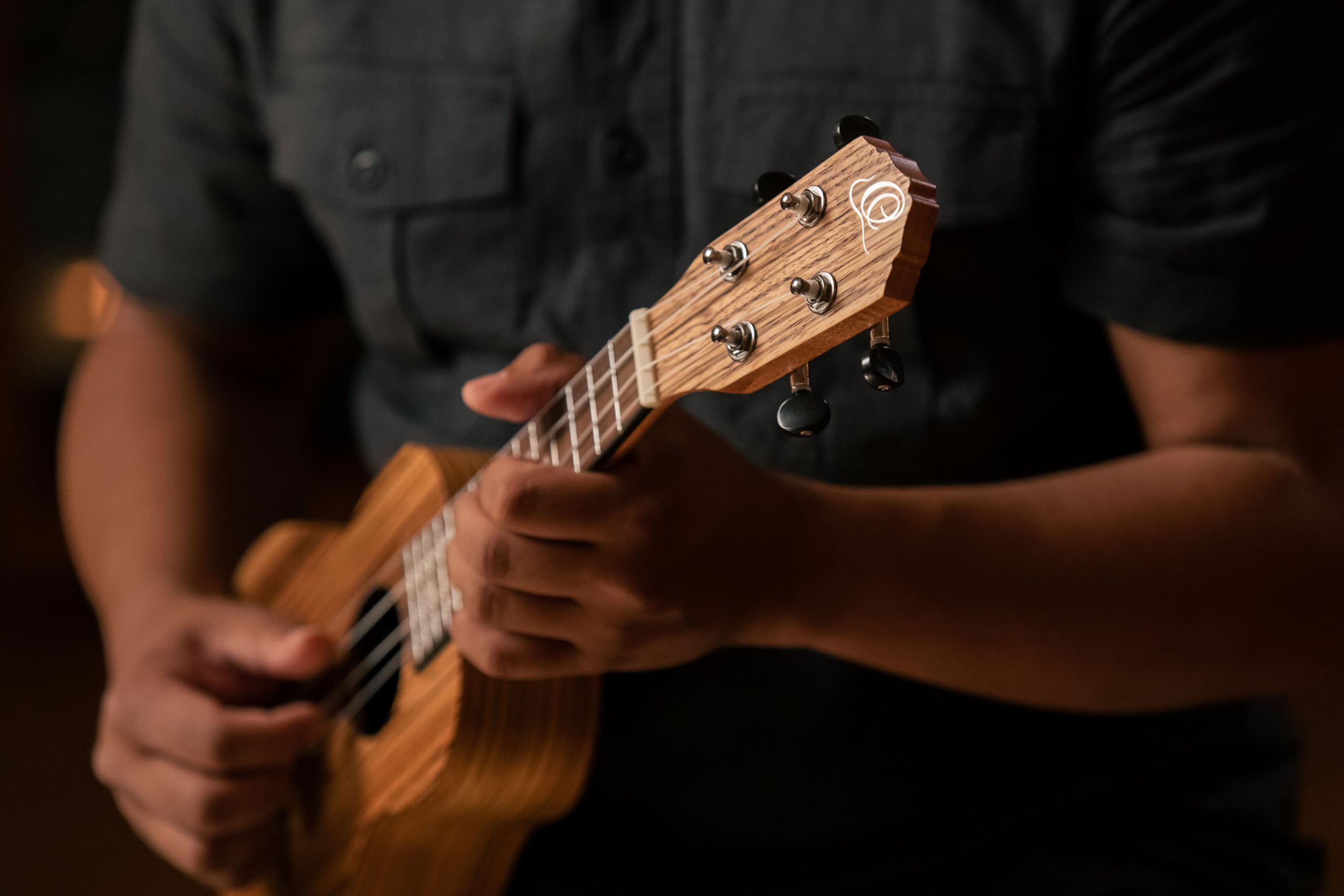 Ortega Guitars Akustyczne Ukulele Sopranowe – Seria Timber – W Zestawie Z Pokrowcem – Zebrawood, Wykończenie Naturalne (RFU10Z)