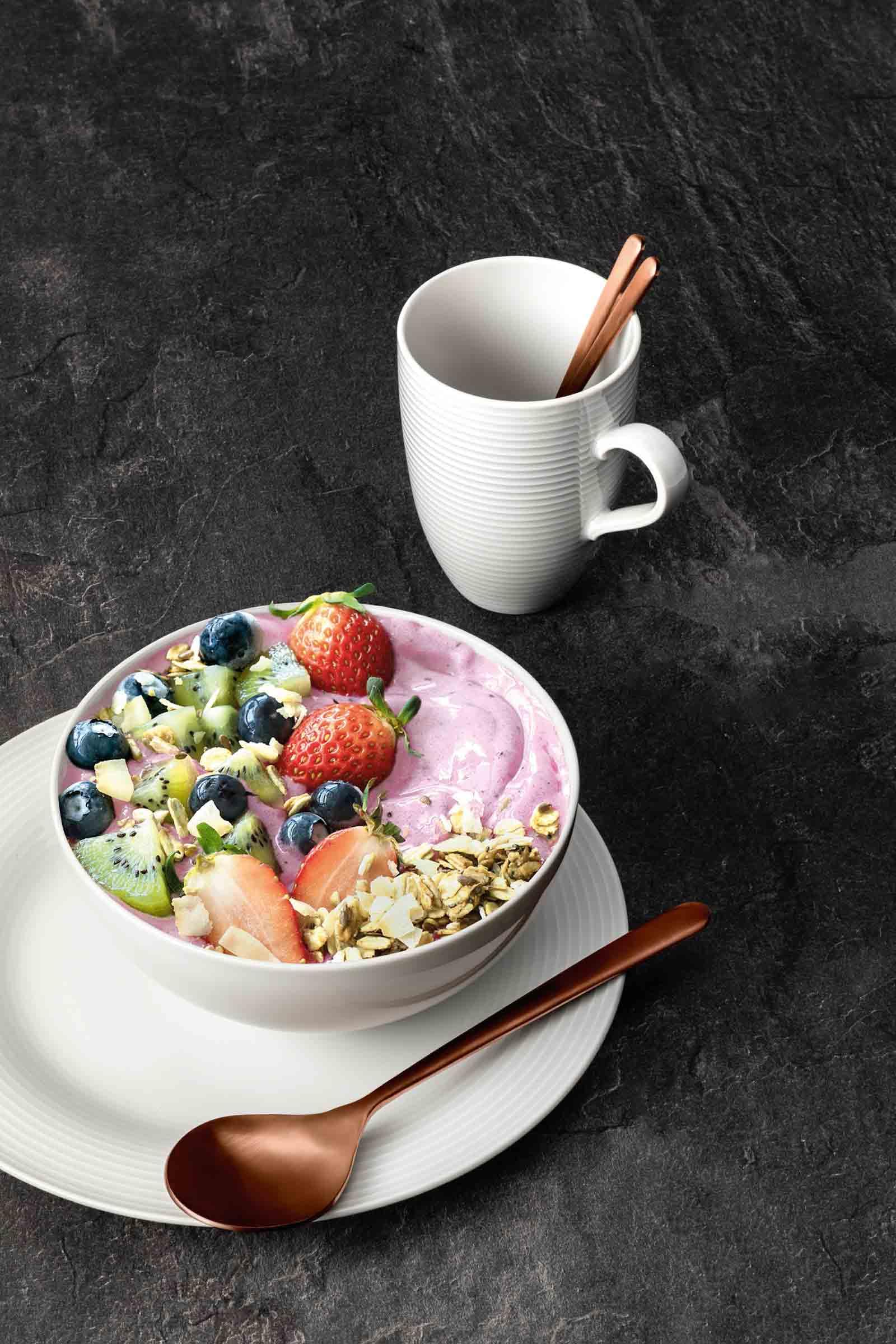 Seltmann Weiden Beat Color Glaze Frühstücksservice 18-teilig – Henkelbecher, Müslischalen und Frühstücksteller für 6 Personen – Porzellangeschirr mit Rillenrelief, Spülmaschinenfest – Altrosa