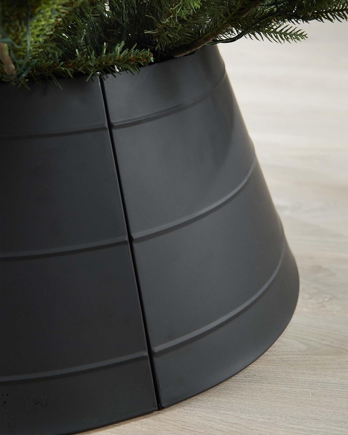 Black Metal Tree Collar – 71 cm Base, 28 cm High, Modern Christmas Stand Cover