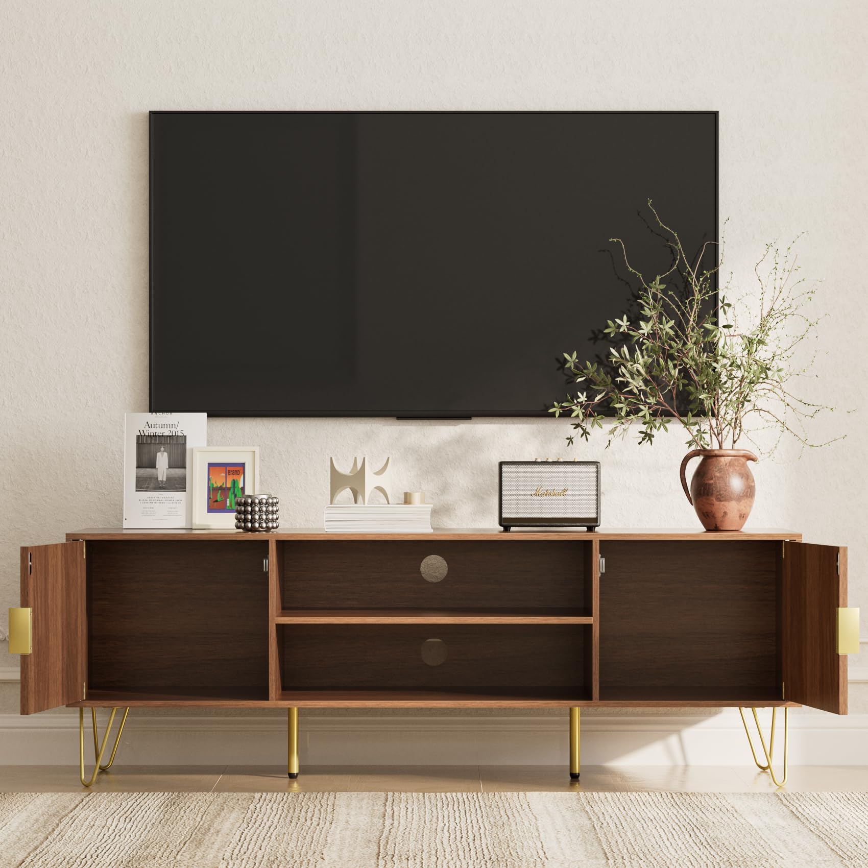 HEYZOEY Szafka pod telewizor do 60 cali, 2-drzwiowa szafka RTV z półkami do salonu, wykończenie w kolorze orzecha włoskiego, 137 x 38 x 48 cm