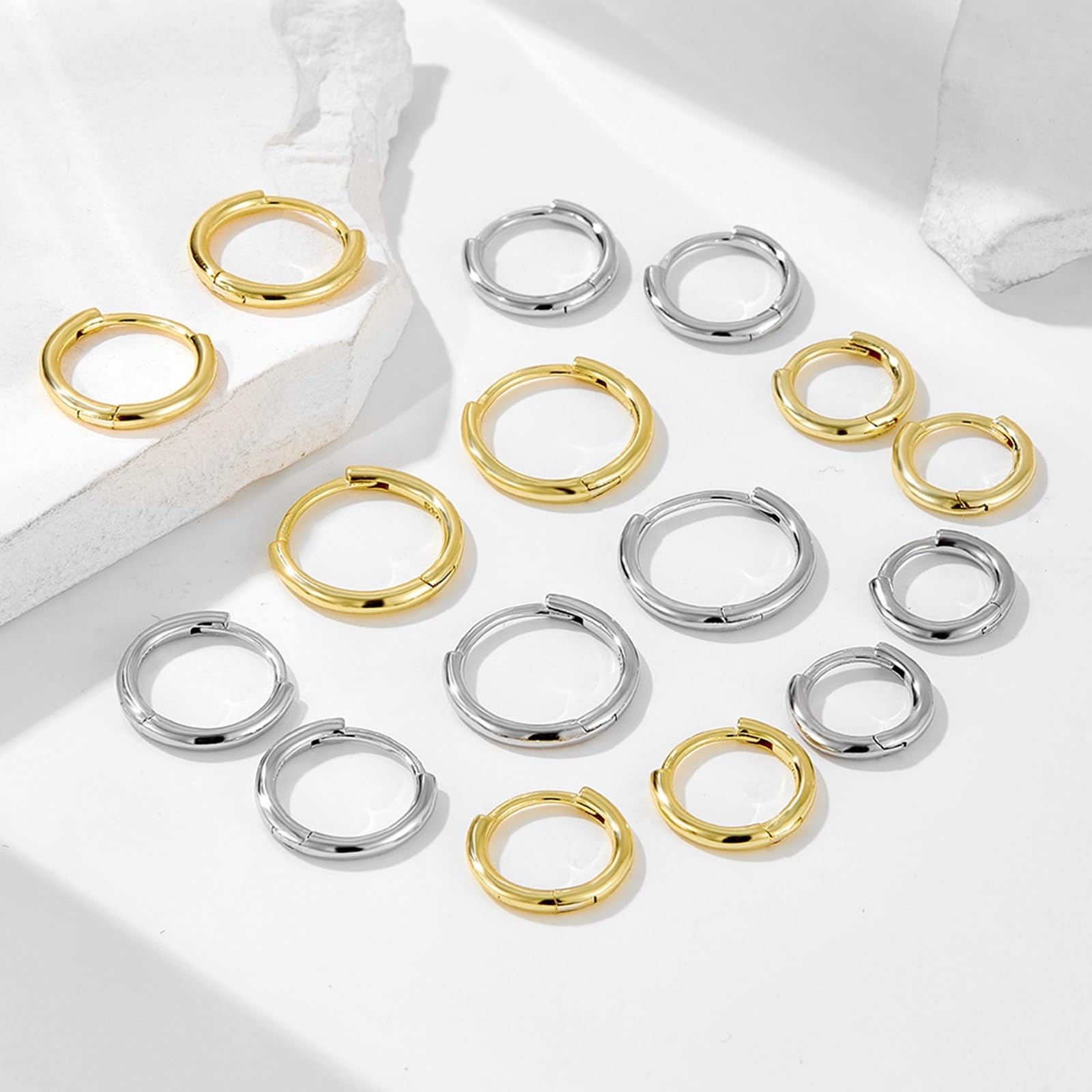 Wycian Pendientes de aro pequeños de oro de 9 quilates para mujer con sin piedras preciosas, pendientes de aro simples para mujer dorados