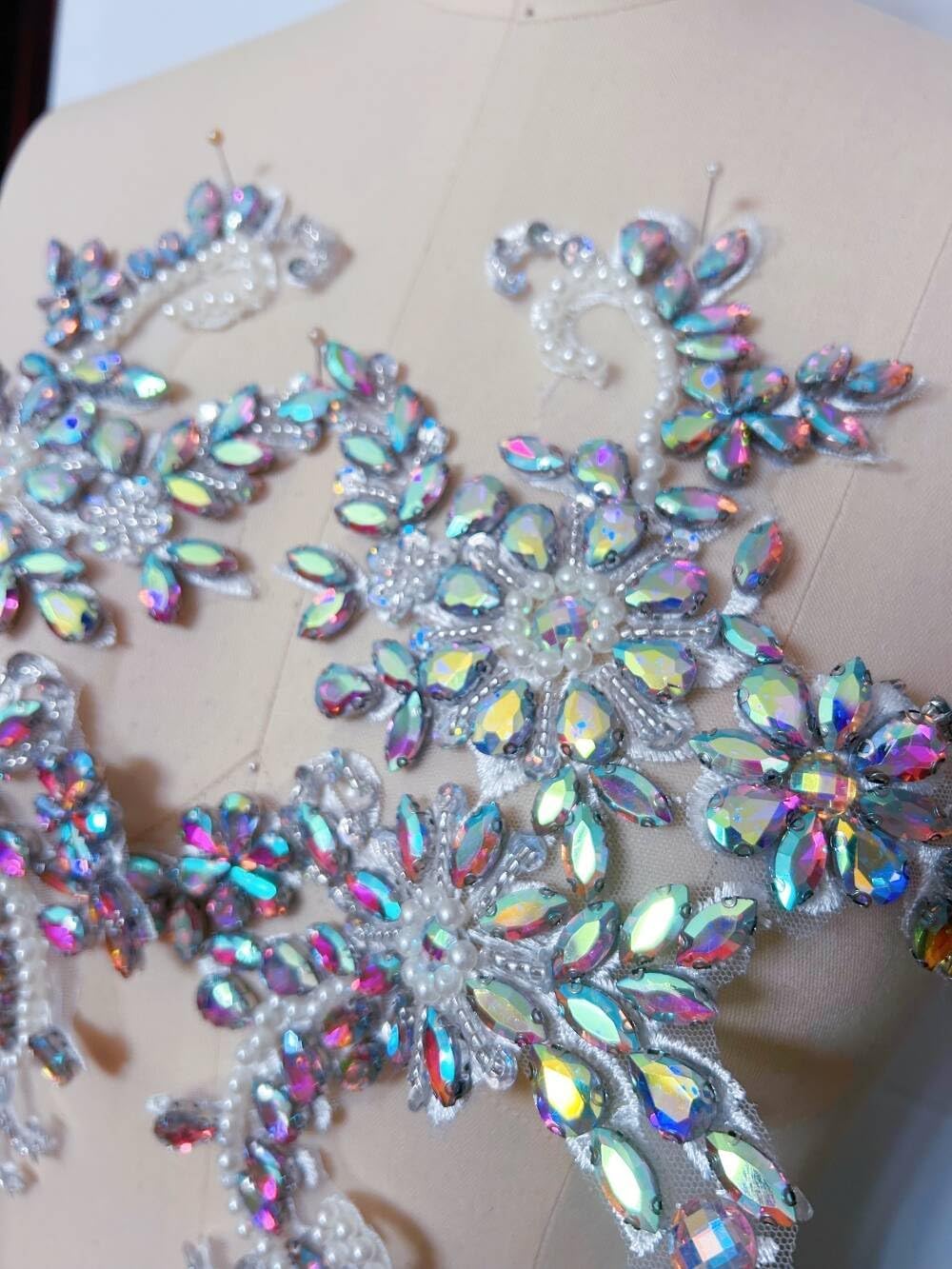 Sewing Costumes Lace Patches and Appliques Designer DIY Bodice Chest Decoration Ornament with Glass Acrylic Crystals Rhinestones for Sew on Wedding Dress Elegant Clothing Prom (Clear AB)