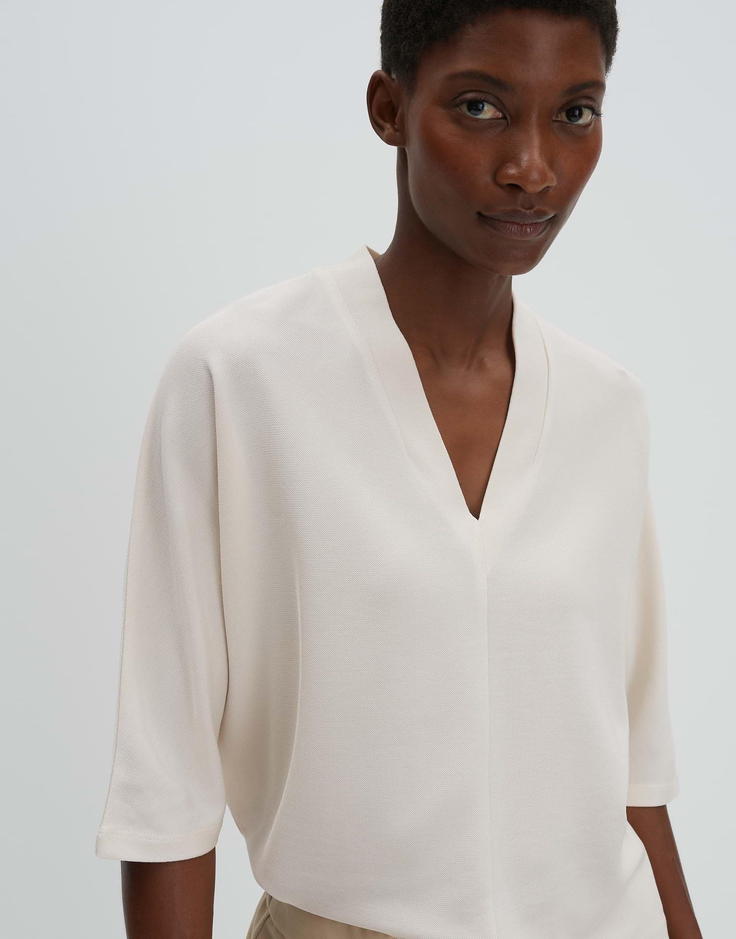 someday Damen Kurzarmshirt | Fließendes V-Neck Shirt mit subtiler Textur Regular Fit