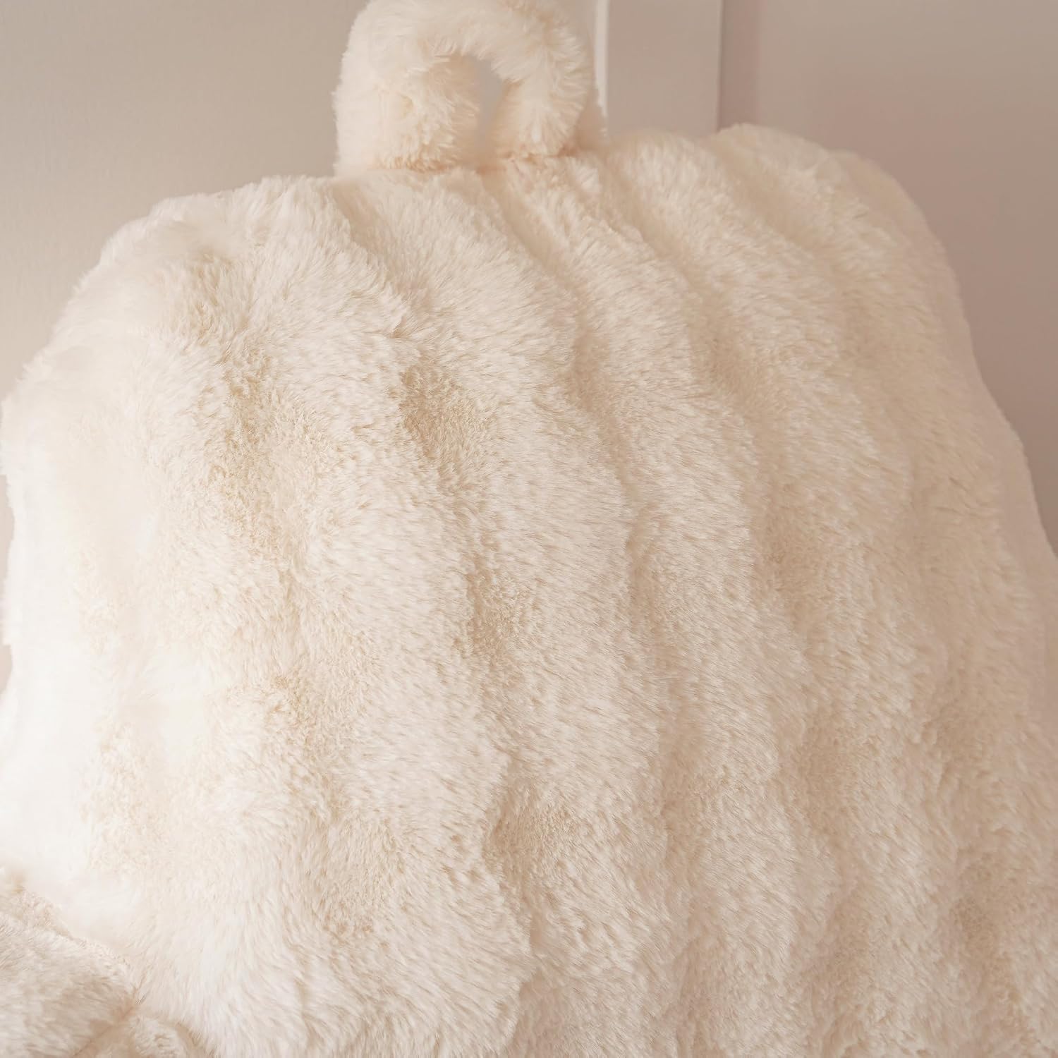 Yaoshuho Faux Fur Reading Pillow for Sitting in Bed, Large Backrest Bed Pillow with Arms, Back Support Pillow for Lounging Bedrest, Beige