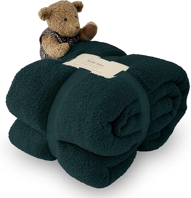 GC GAVENO CAVAILIA Teddy Fleece Throw Fluffy Blankets Large, Warm & Cosy King Size Throws For Sofa Bed Chair Sherpa Fleece Thermal Blanket, Green, 200x240 CM