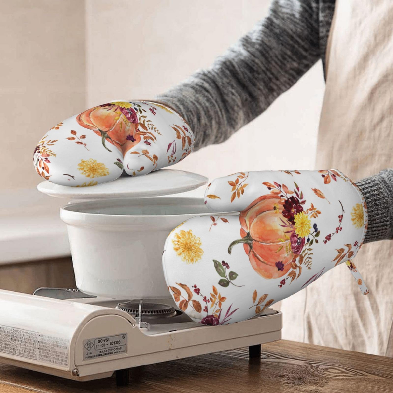 Juego de Cuatro Guantes y Manoplas Resistentes al Calor para Hornear, Guantes de Cocina Antideslizantes, Manoplas para Horno, Estampado de Calabaza otoñal.