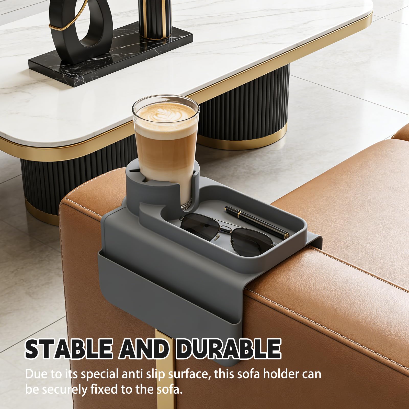 Sofatablett Armlehne mit Getränkehalter, Faltbares Anti Rutsch Sofa Tablett aus Silikon mit Zwei Seitentaschen Couch Ablage für Snacks Getränke Fernbedienung Handy Magazin Armlehnen Tablett Organizer