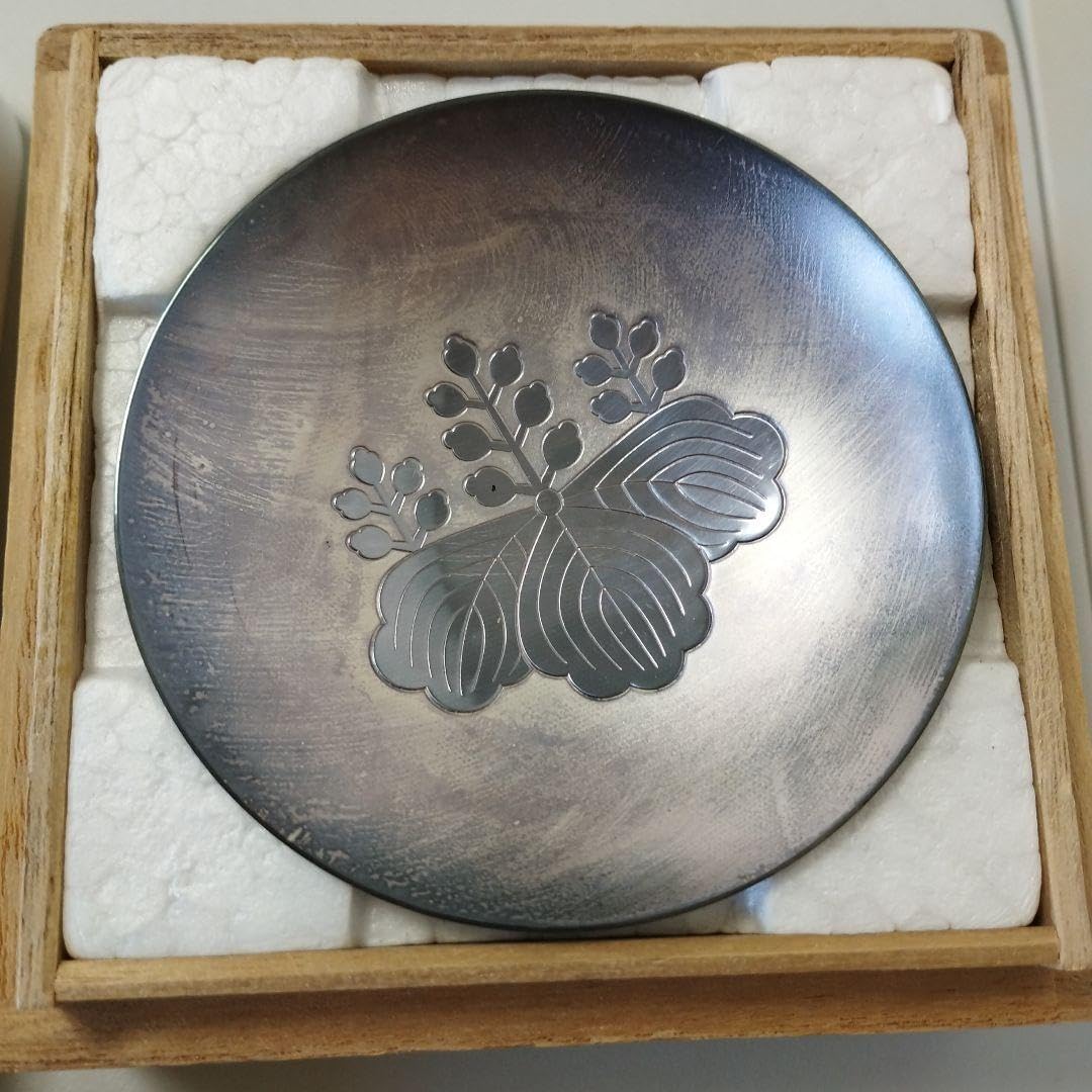 銀品位1000 三つ重ね銀杯　造幣局製　木箱付き 造幣局銀杯 箱付き 銀品位1000 三つ重ね銀杯 造幣局製 木箱付き