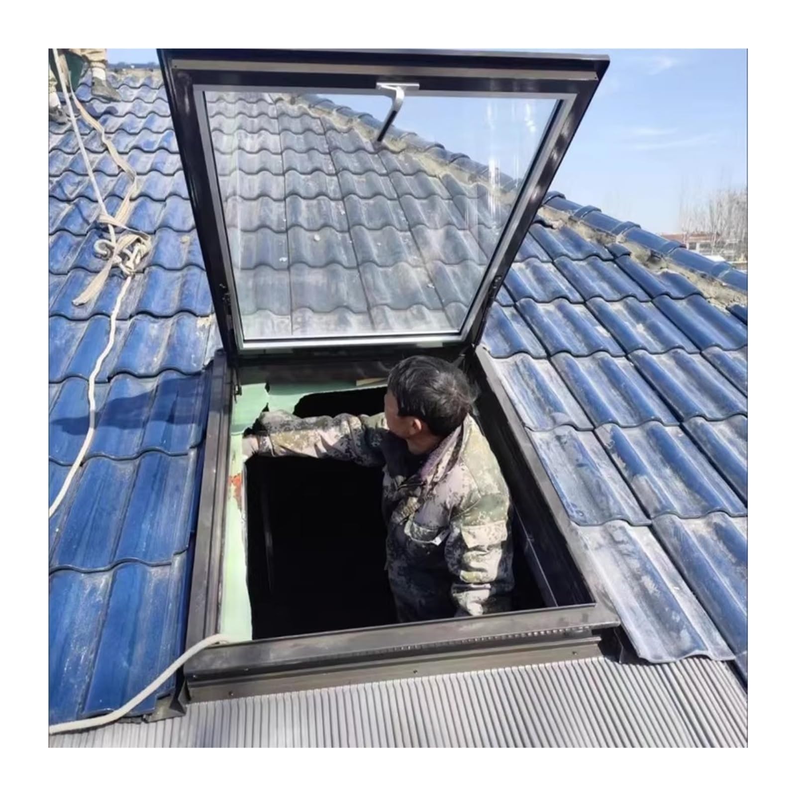Ventana de pozo en aluminio y doble vidrio templado para iluminaci&oacute;n de techos