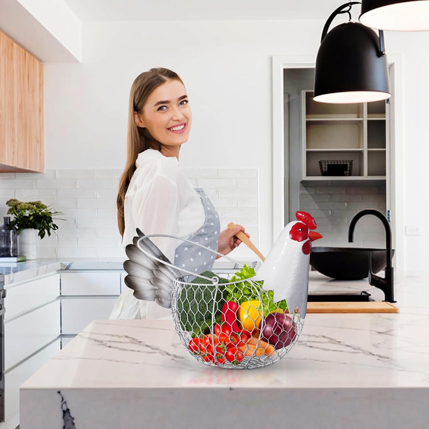 Farmhouse Rustic White Chicken Wire Metal Egg Basket With Handle,Vintage Rooster Decorative Chicken Shaped Fruit Basket Bowl for Kitchen Countertop Living Room Home Farm Table Decor