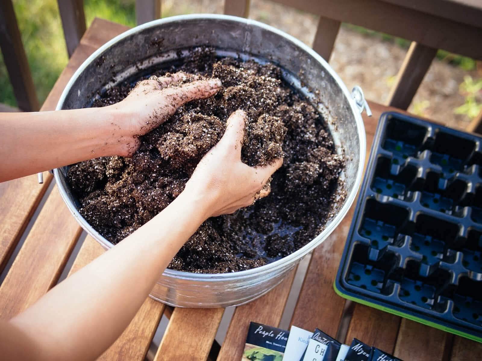 BIOVITA Do wysiewu z włóknami kokosowymi, 5 l, wieloskładnikowa ziemia do roślin, gotowa do użycia, ziemia pochodzenia naturalnego