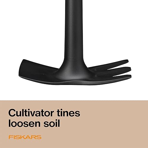 Miniatura 3 de Fiskars Azada cultivadora ecológica con diseño de doble función, hoja cónica, dientes de cultivador, mango ergonómico y construcción resistente a