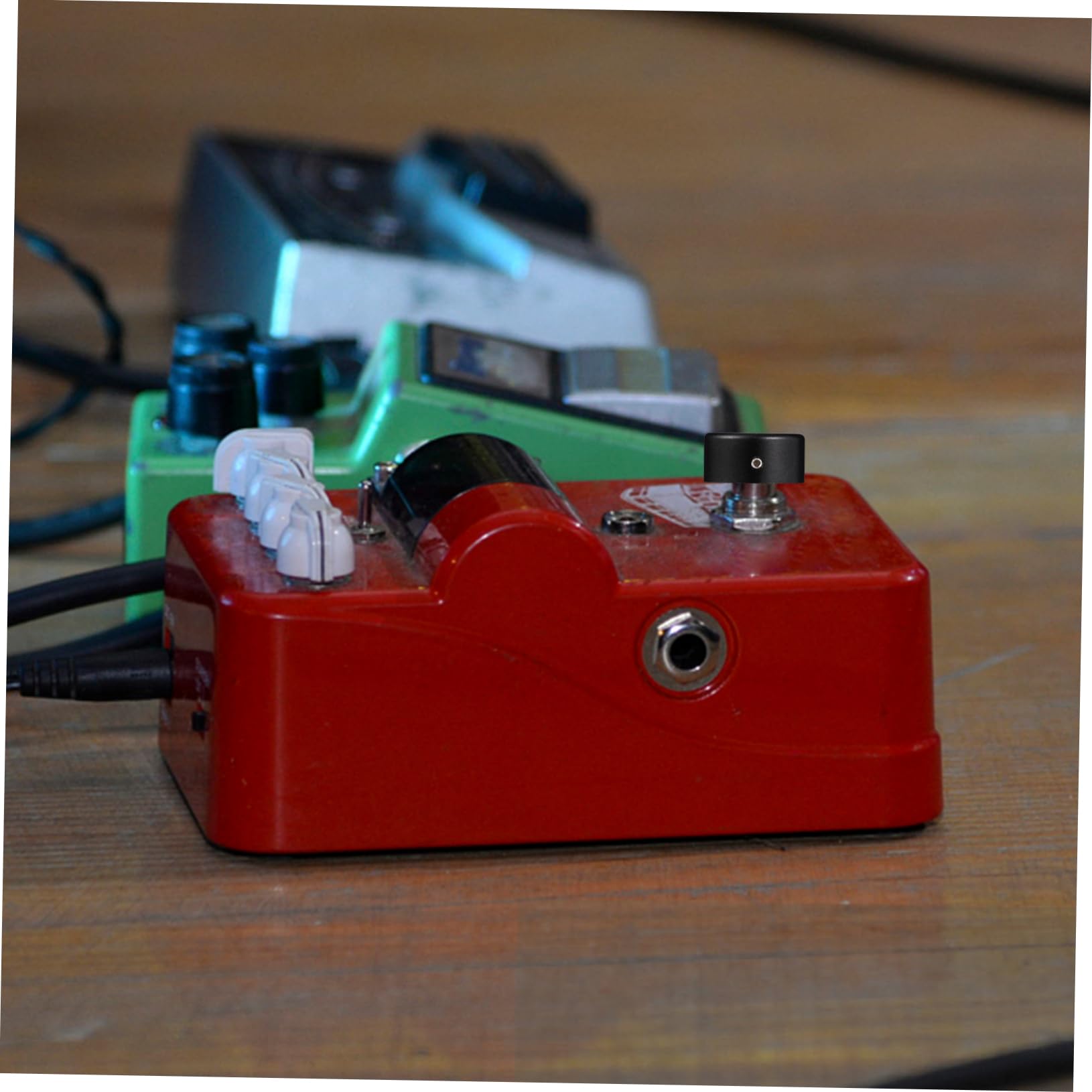 Wakauto Guitar Effect Pedal Topper 4 Sets Metal Footswitch Caps Anti-screw Damage Silicone Pad