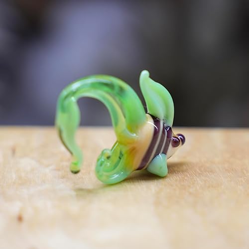 Miniatura 8 de 1 Green Glass Fish Figurine Hand-Blown Murano-Style Miniature Collectible Sea Animal Ornament for Dollhouse, Shelf & Desk Gift for Ocean Lovers