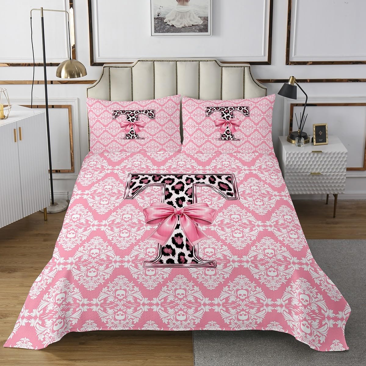 Homewish Leopard Print inicjał litera zestaw narzut podwójna antyczna dekoracja czaszka adamaszek gotycka narzuta na łóżko | spersonalizowana litera T różowa kokarda zestaw kołdry, monogram kwiatowy