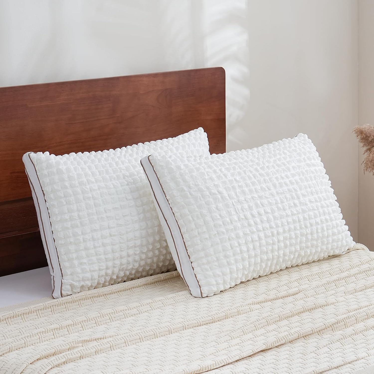 YOUR MOON Super Soft Pillow for Sleeping Queen Size Set of 2, Premium Fluffy Down Alternative Bed Pillows, Luxury Hotel Quality Supportive Pillow for Side and Back Sleepers(White)